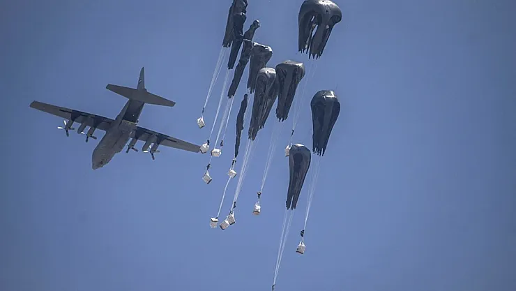 Gazze Şeridi'ne havadan yardım!