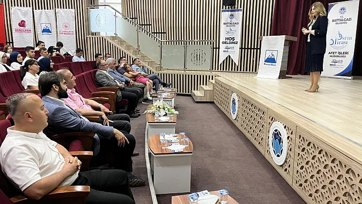 Gençler afetlere karşı bilinçlendirildi