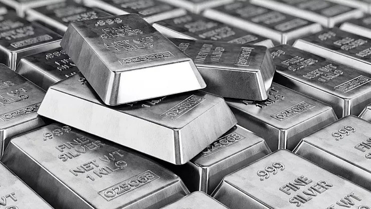 Gümüşün Parlak Yükselişi: 8 Aylık Getiri Altını Geride Bıraktı