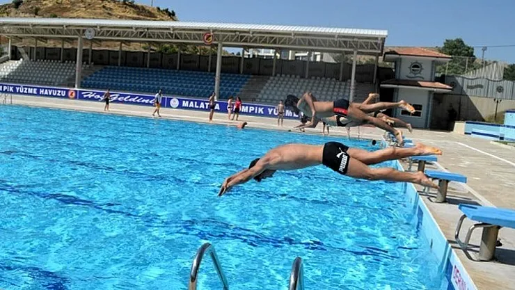 Halka açık olimpik yüzme havuzu yaz boyunca erişilebilir olacak