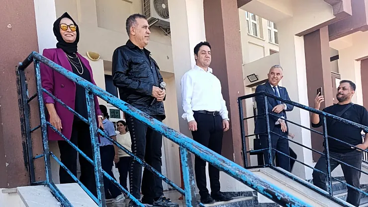 Haluk Levent Depremzede Öğrencilerle Buluştu