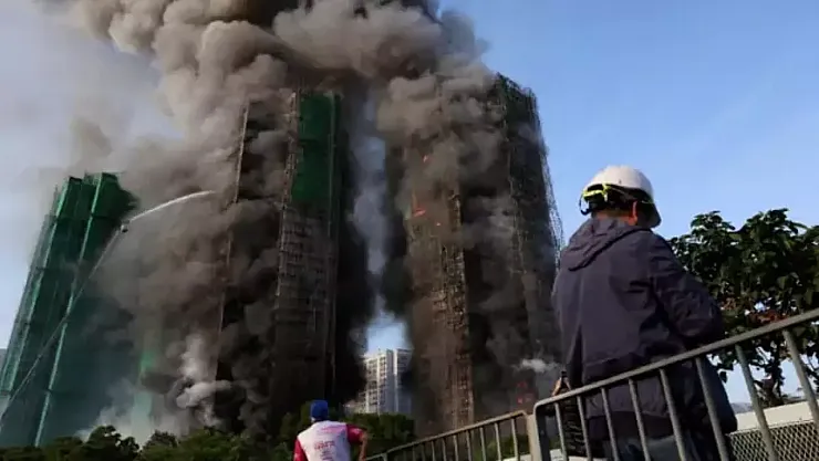 Hong Kong'daki Korkunç Yangında Yeni Ayrıntılar: 128 Ölü, 200 Kayıp! İhmaller Zinciri Gün Yüzüne Çıktı