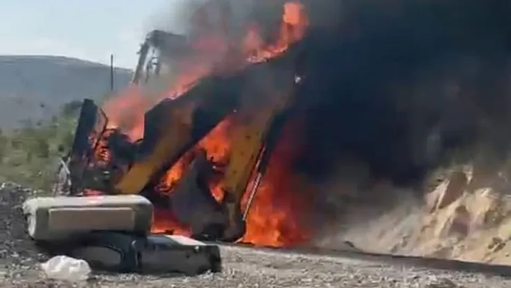 İş makinesi alev alev yandı