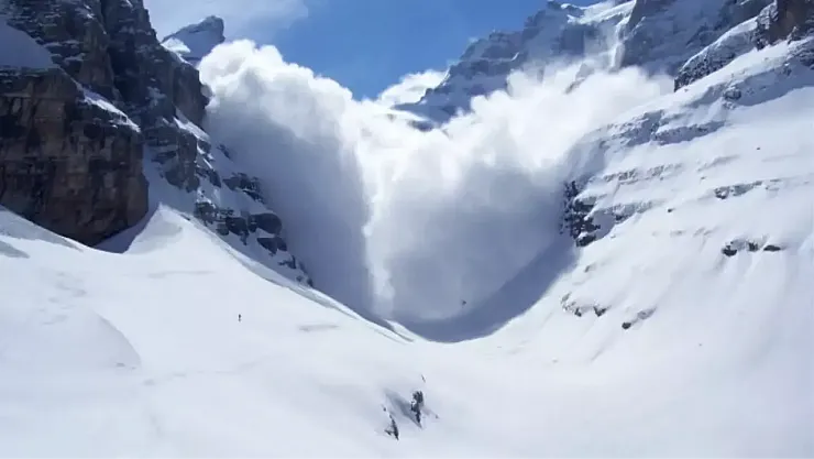 İtalya'da Çığ Felaketi: Alp Dağları'nda Beş Dağcı Hayatını Kaybetti