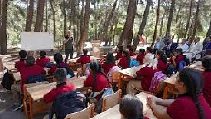 İzmir'de İlk Ders Zili Ormanda Çaldı