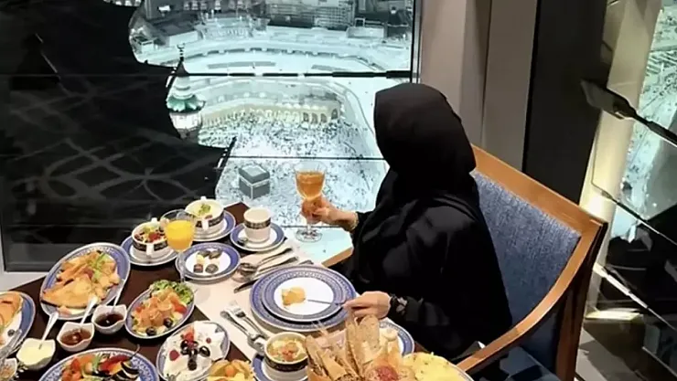 Kabe Manzaralı Kahvaltı Paylaşımı Sosyal Medyada Tepki Yağmuruna Tutuldu