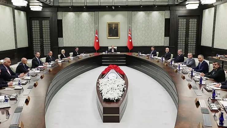 Kabine Beştepe'de Toplanıyor: Terörsüz Türkiye Süreci ve Ekonomi Masada!