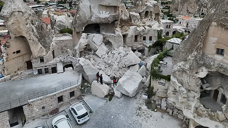 Kapadokya'da Doğal Miras Alarmı: Göreme'de Bir Peribacası Kısmen Yıkıldı