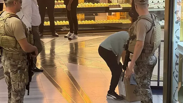 Kapalıçarşı'da Güvenlik Zirvede: Özel Harekât Timleri Tam Teçhizatlı Devriyede