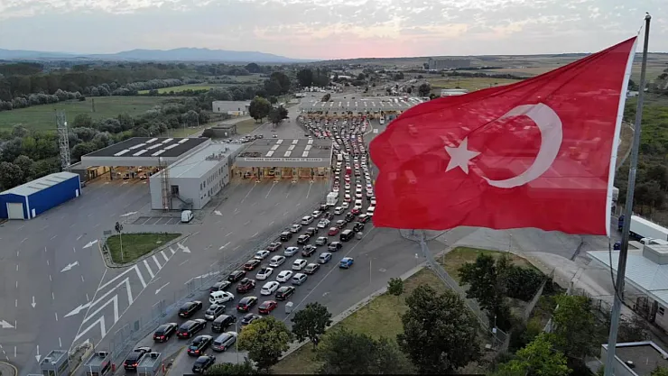 Kapıkule'de duygusal veda: Memleket özlemi yeniden başladı