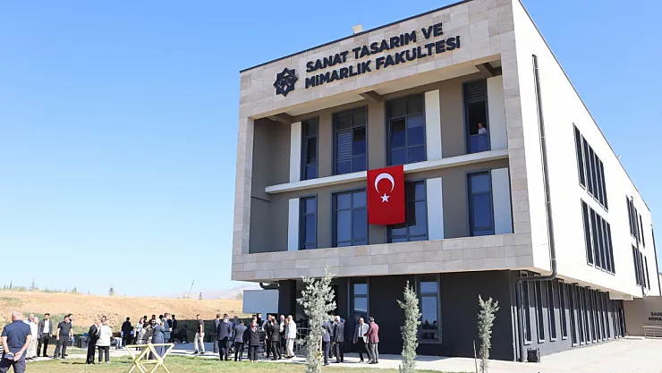 Kenan Işık'ın Adı Üniversite Amfisine Verildi