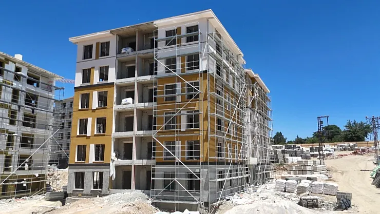 Kiltepe'de deprem konutlarının kaba inşaatı tamamlanmak üzere