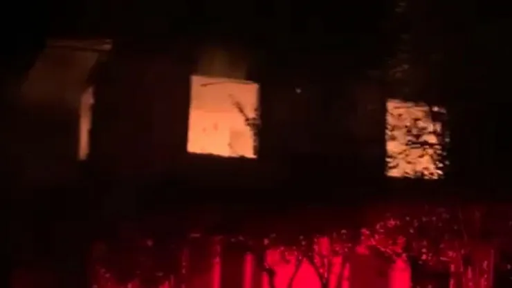 Kiracısının ölümüne neden olan ev sahibinin evi yandı