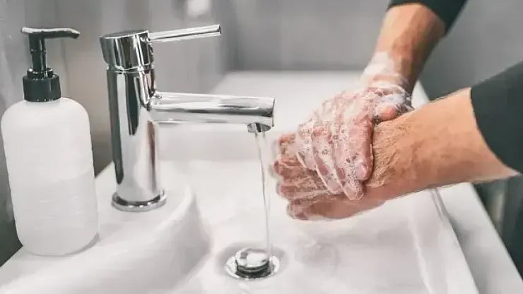 Kirli Eller Görünmeyen Tehlike: Mikroplar Her Gün Sağlığımızı Nasıl Tehdit Ediyor?