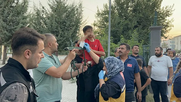 Koluna demir saplandı, hastaneye demirle kaldırıldı!