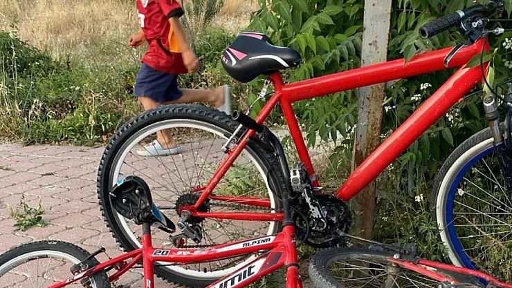 Kontrolsüz araç çocukların arasına daldı: 3 yaralı