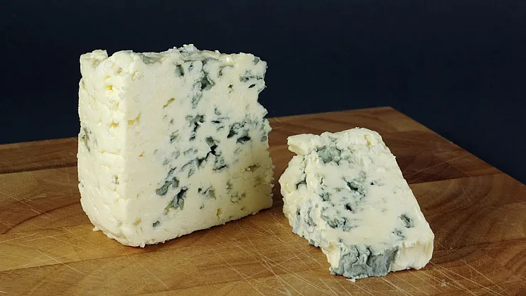 Küflü Peynir Yemek Sağlıklı mı Zararlı mı? Uzmanlar Yanıtladı