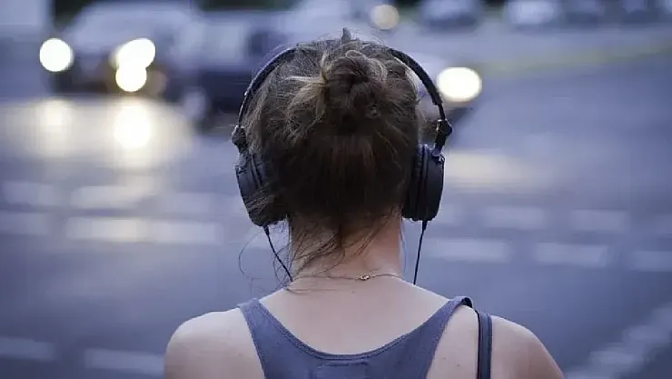 Kulaklık Tehlikesi: Trafikte Sessiz Tehdit Her Geçen Gün Büyüyor