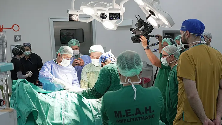 Malatya'da 14 Canlı Ameliyatla Eğitim Zirvesi