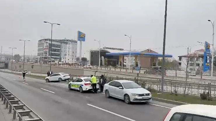 Malatya'da Alt Geçit Çıkışında Kaza! İki Araç Çarpıştı