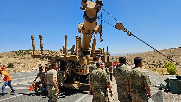 Malatya'da askeri araç devrildi: 2 asker yaralandı