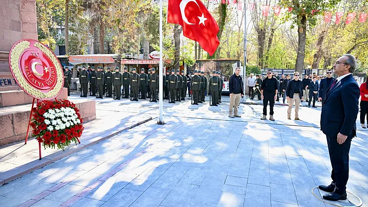 Malatya'da Atatürk Anıtı'nda Cumhuriyet Coşkusu Yükseldi
