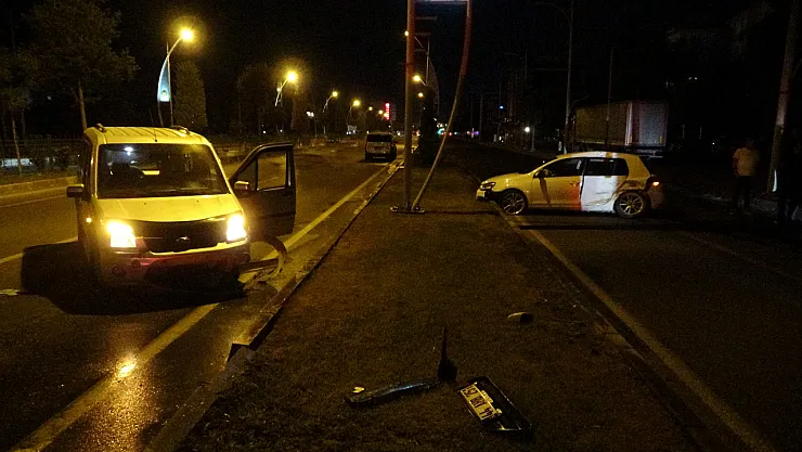 Malatya'da hafif ticari araç ile otomobil çarpıştı: 2 yaralı