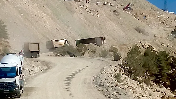 Malatya'da Hafriyat Kamyonu Yan Yattı