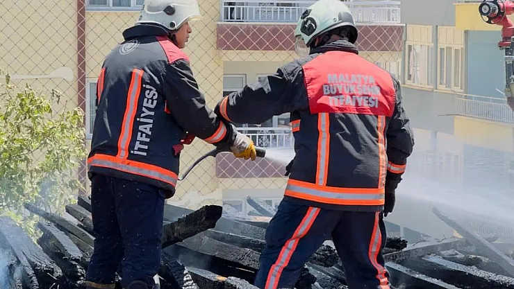 Malatya'da hasarlı okulda korkutan yangın