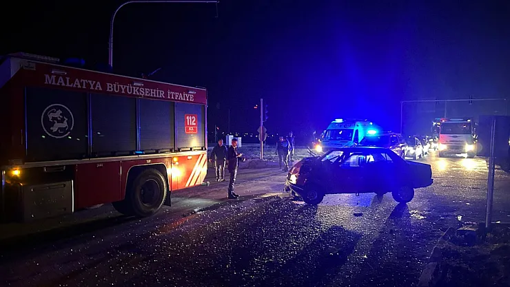 Malatya'da Hatalı Sollama Kaza Getirdi: 4 Yaralı!