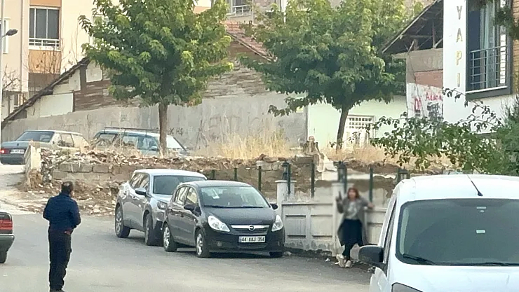 Malatya'da Kadın Eski Eşiyle Tartıştı, Silahı Başına Dayadı!