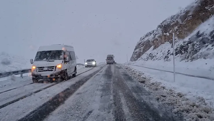 Malatya'da Kubbe Dağı'nda  Yoğun Kar Yağışı