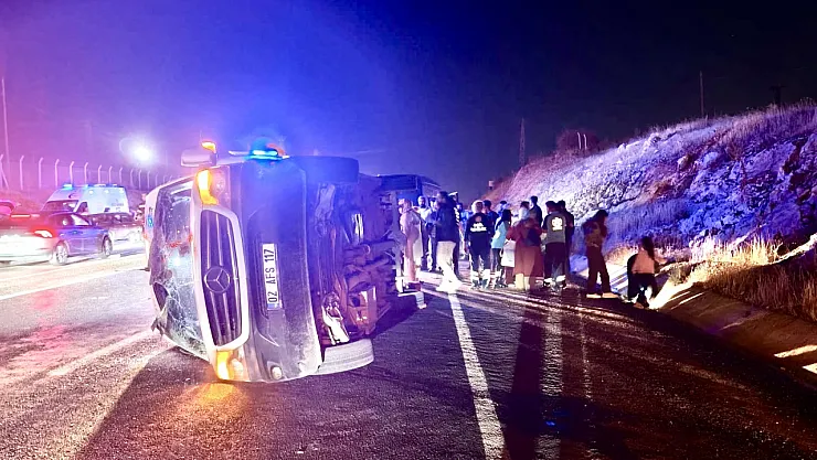 Malatya'da Öğrenci Minibüsü Devrildi: 14 Yaralı