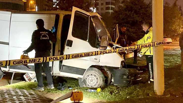 Malatya'da Panelvan Direğe Çarptı: Genç Hayatını Kaybetti