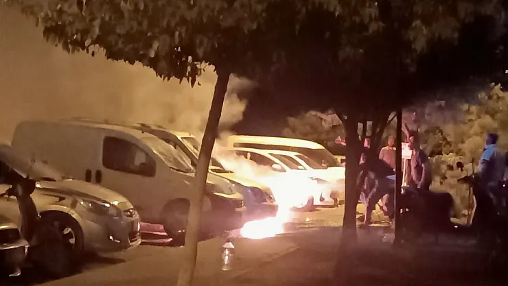 Malatya'da park halindeki araçta yangın çıktı