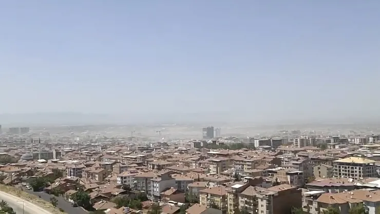 Malatya'da Sıcak Ve Rüzgar Birleşti, Toz Bulutları Şehri Kapladı!