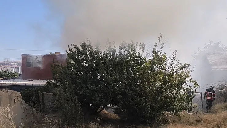 Malatya'da tek katlı evde korkutan yangın