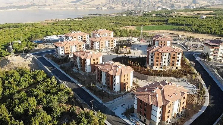 Malatya'da TOKİ Sevinci: Yazıhan ve Kale'de Yeni Evlerin Anahtarları Teslim Edildi