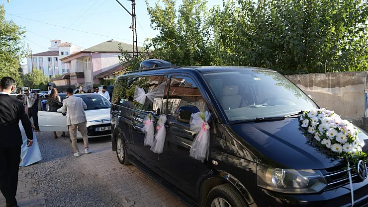 Malatya'da makam aracı gelin arabası oldu