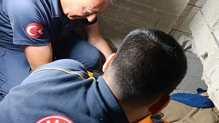 Malatya'nın Darende ilçesinde bir inşaatta asansör boşluğuna düşen kadın yaralandı.