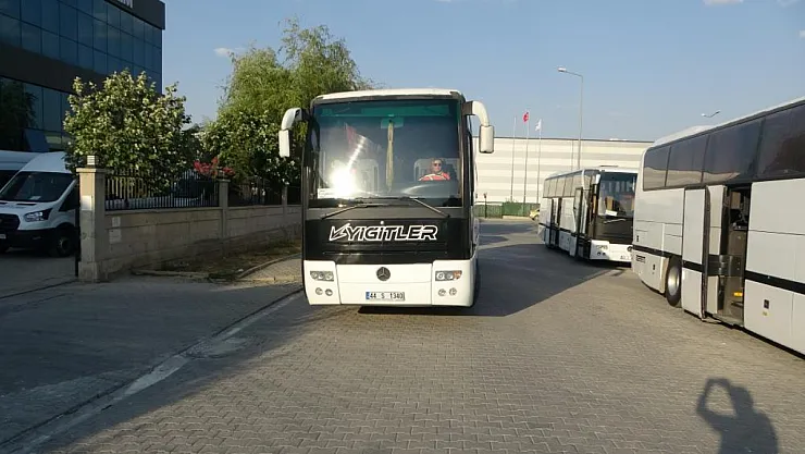 Malatya'nın 'Şoför Nebahat'i artık otobüs direksiyonunda