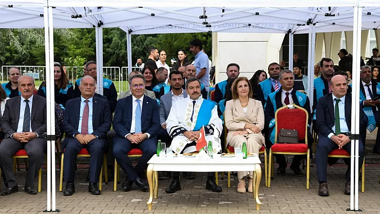 Malatya Turgut Özal Üniversitesi'nde mezuniyet coşkusu