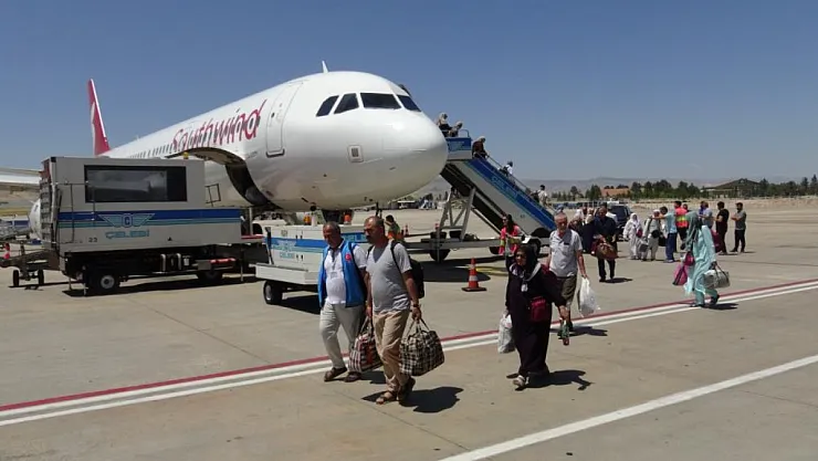 Malatyalı hacıların yurda dönüşü başladı