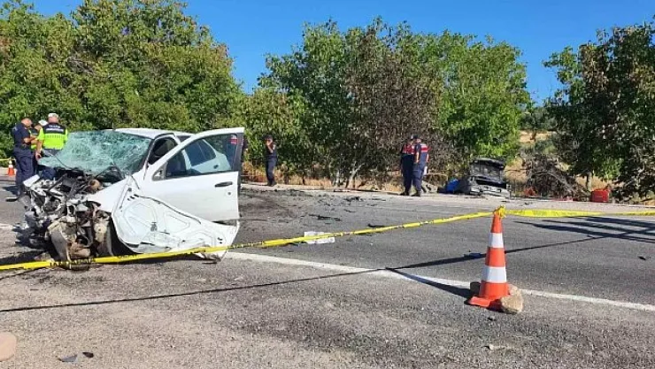 Manisa'da Trafik Faciası: Alevler Arasında 3 Kişi Yaşamını Yitirdi