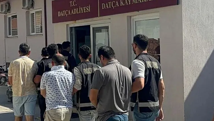 Marmaris'te FETÖ Kaçış Operasyonu: Tekneyle Kaçmaya Çalışan 11 Kişi Tutuklandı