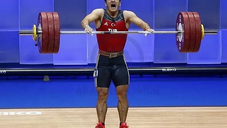Milli Halterci Muhammed Furkan Özbek'ten Tarihi Zafer: Dünya Şampiyonu Oldu