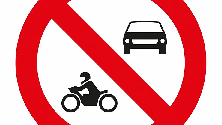 Milyonların Yanıldığı Trafik Tabelası: Gerçek Anlamı Ortaya Çıktı