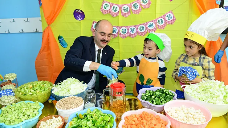 Minikler Kaymakam Sungur'la Turşu Kurdu!