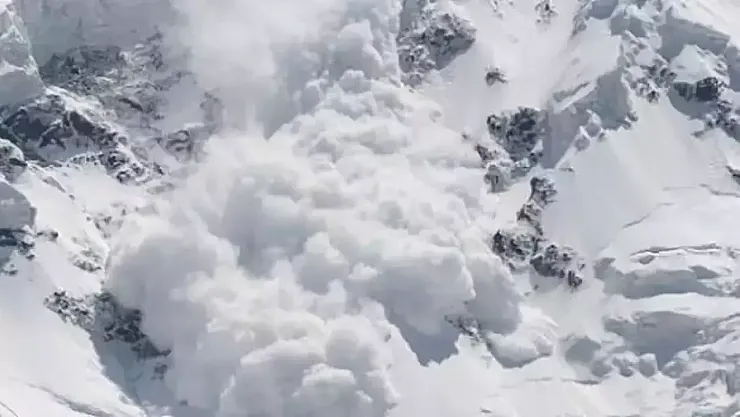 Nepal'de Felaket: Yalung Ri Dağı'nda Çığ Düştü, 7 Dağcı Hayatını Kaybetti