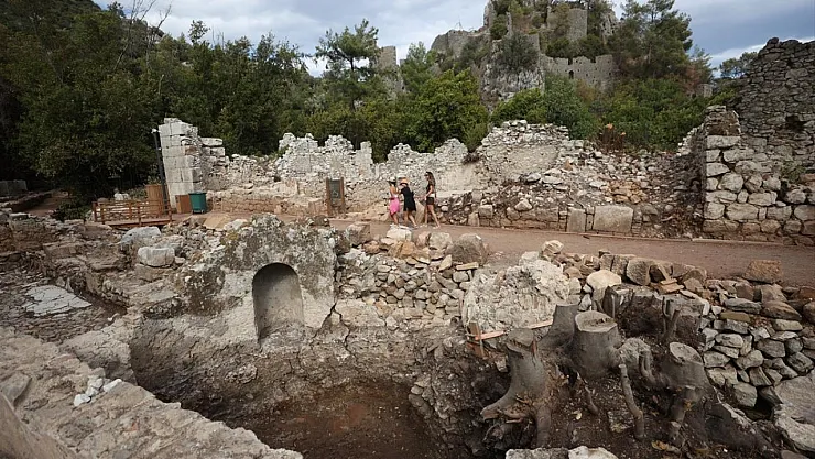 Olympos Antik Kenti'nde 200 Metrekarelik Hamam Yapısı Gün Yüzüne Çıkarıldı